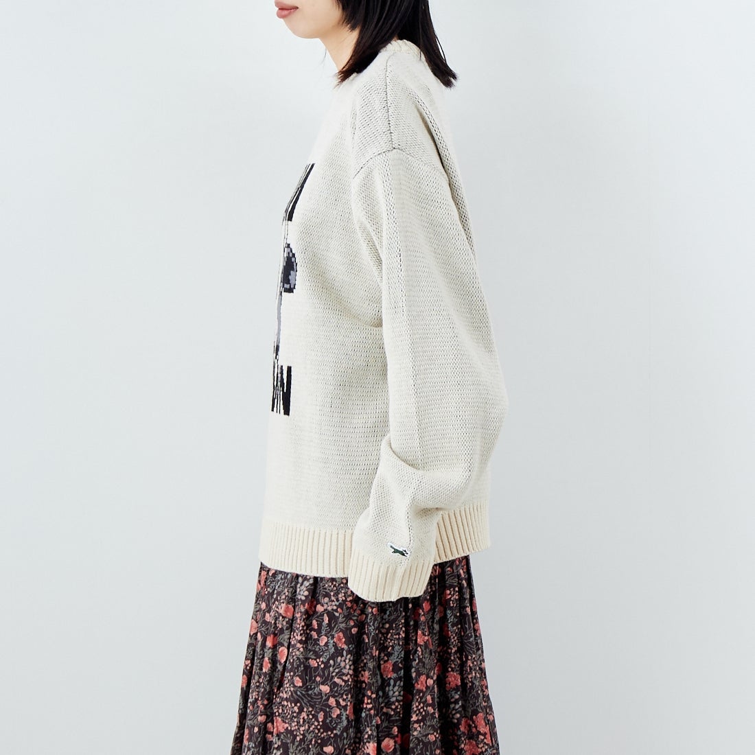 THE FOX [ザフォックス] 別注 アニマル柄クルーネックジャガードニット [JFL25AW-09-JF] NATURAL &&モデル身長：162cm 着用サイズ：S&&