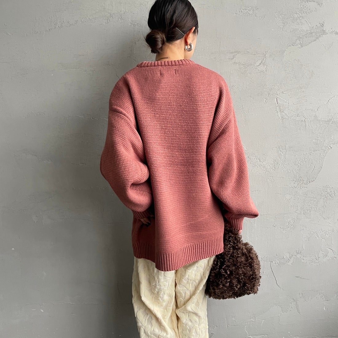 THE FOX [ザフォックス] 別注 アニマル柄クルーネックジャガードニット [JFL25AW-09-JF] PINK &&モデル身長：150cm 着用サイズ：S&&