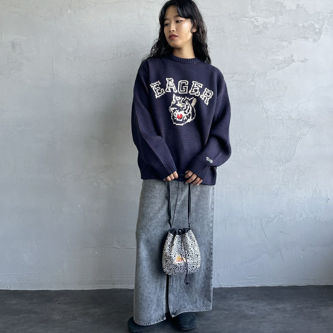 THE FOX [ザフォックス] 別注 アニマル柄クルーネックジャガードニット [JFL25AW-09-JF] NAVY &&モデル身長：162cm 着用サイズ：S&&