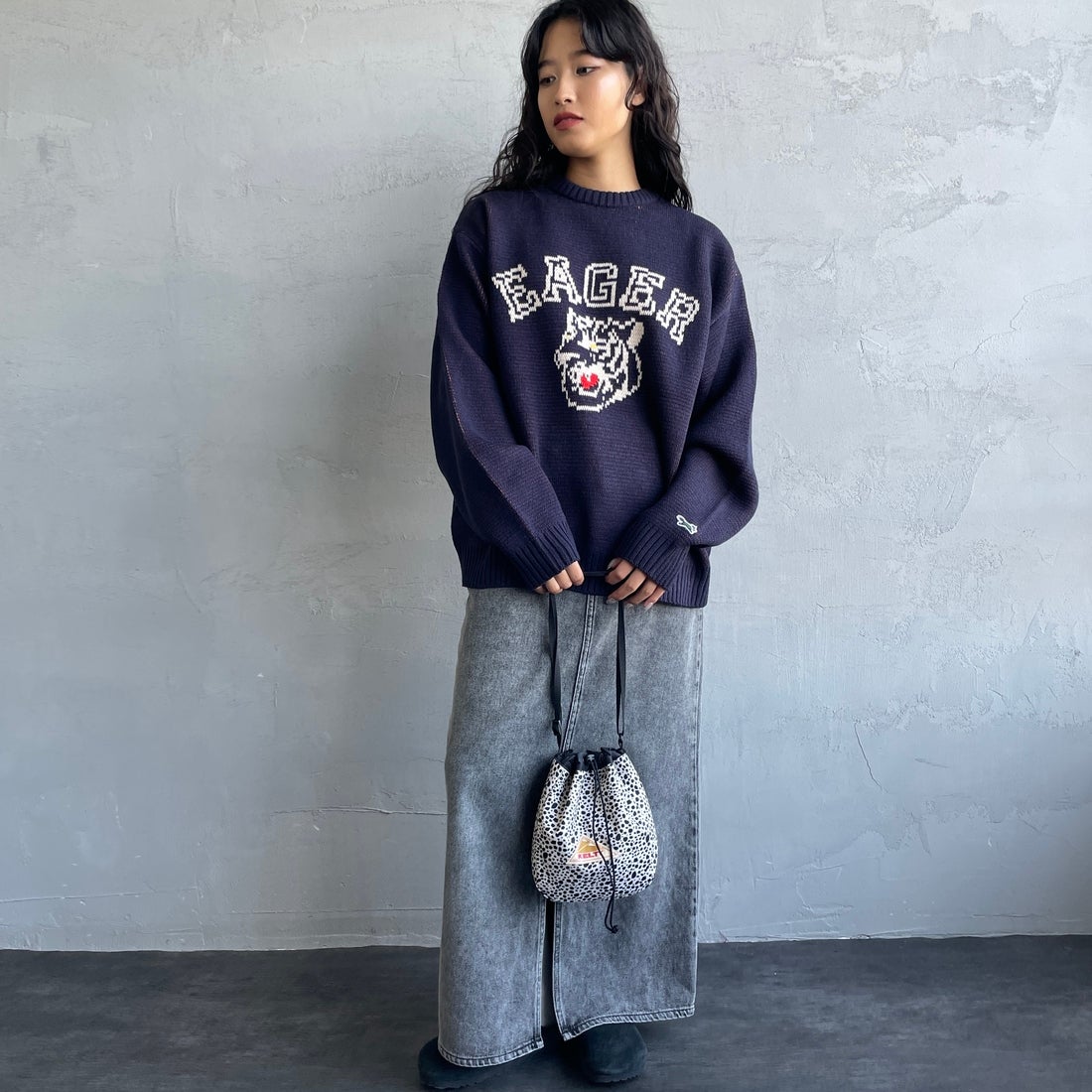 THE FOX [ザフォックス] 別注 アニマル柄クルーネックジャガードニット [JFL25AW-09-JF] NAVY &&モデル身長：162cm 着用サイズ：S&&
