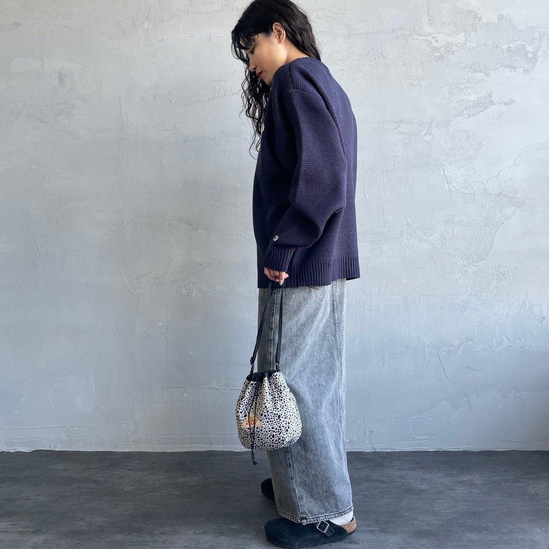 THE FOX [ザフォックス] 別注 アニマル柄クルーネックジャガードニット [JFL25AW-09-JF] NAVY &&モデル身長：162cm 着用サイズ：S&&