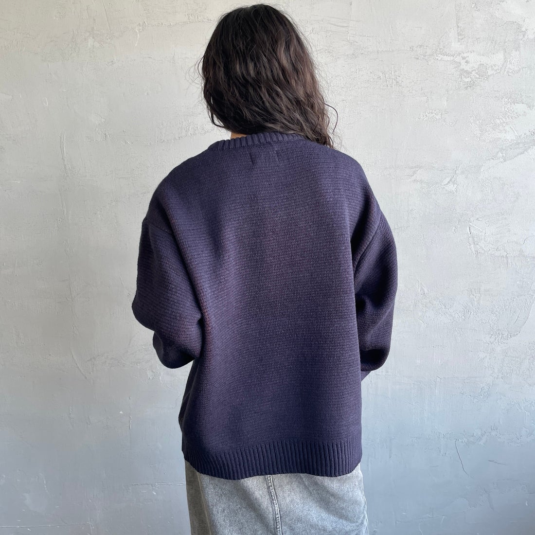 THE FOX [ザフォックス] 別注 アニマル柄クルーネックジャガードニット [JFL25AW-09-JF] NAVY &&モデル身長：162cm 着用サイズ：S&&