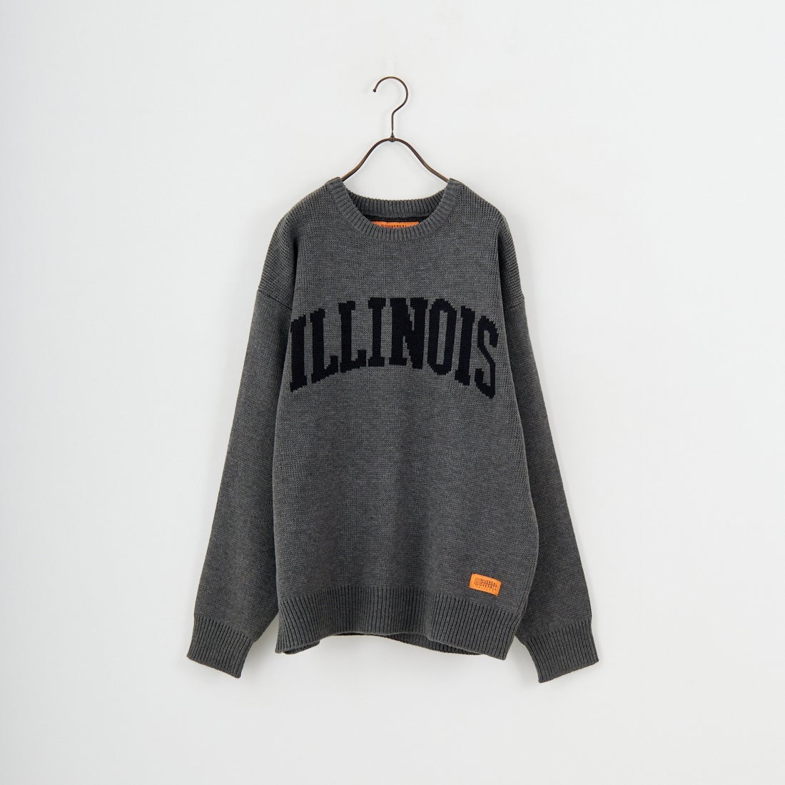 UNIVERSAL OVERALL [ユニバーサルオーバーオール] 別注 カレッジロゴニットセーター [U2533301IN-JF] CHARCOAL