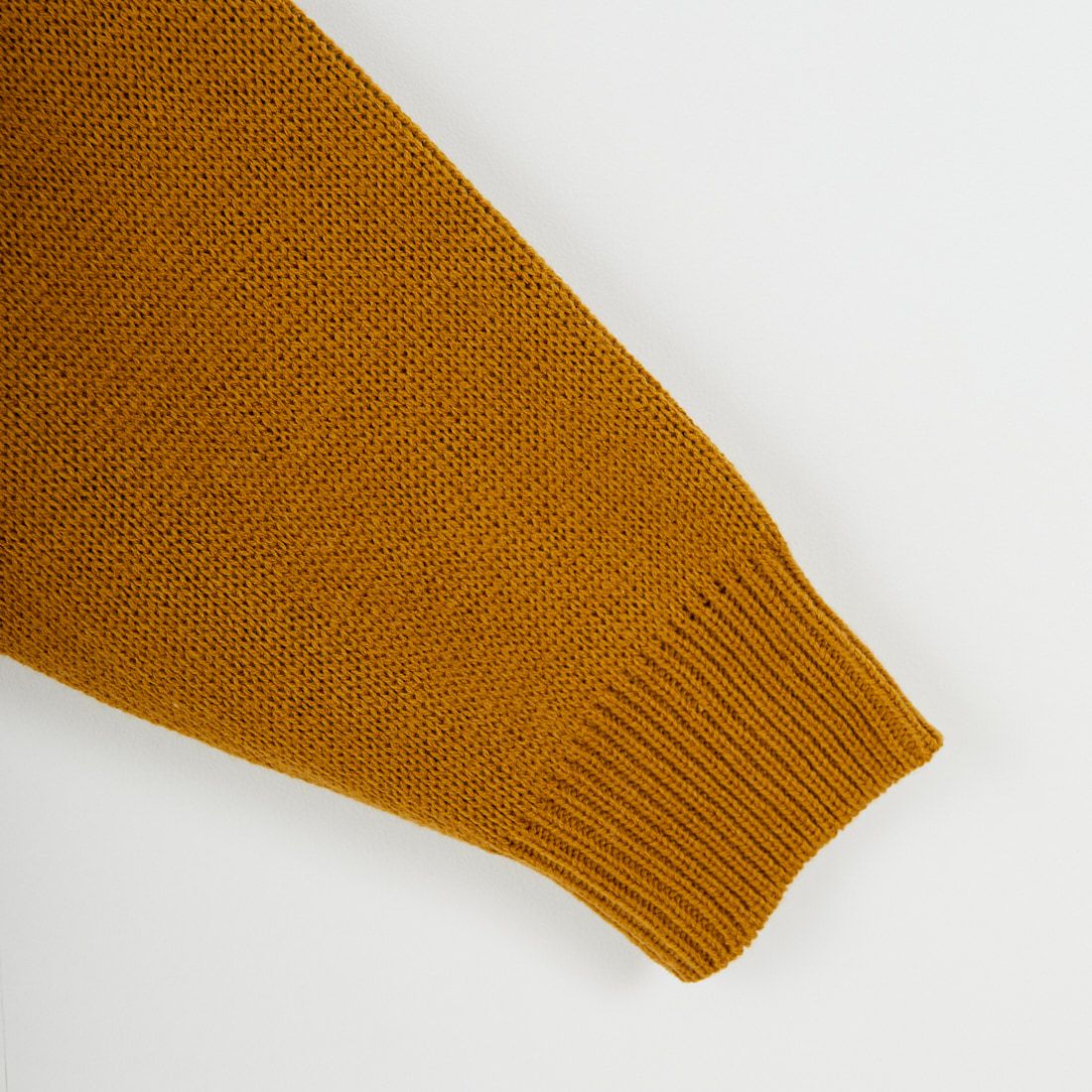 UNIVERSAL OVERALL [ユニバーサルオーバーオール] 別注 カレッジロゴニットセーター [U2533301IN-JF] BEIGE