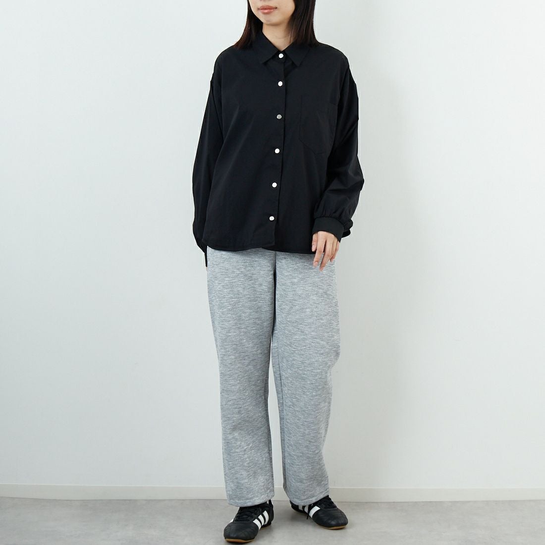 DIGNITE COLLIER [ディニテコリエ] サイドライン シャツブルゾン [80256120] 004 ﾌﾞﾗｯｸ &&モデル身長：162cm 着用サイズ：F&&