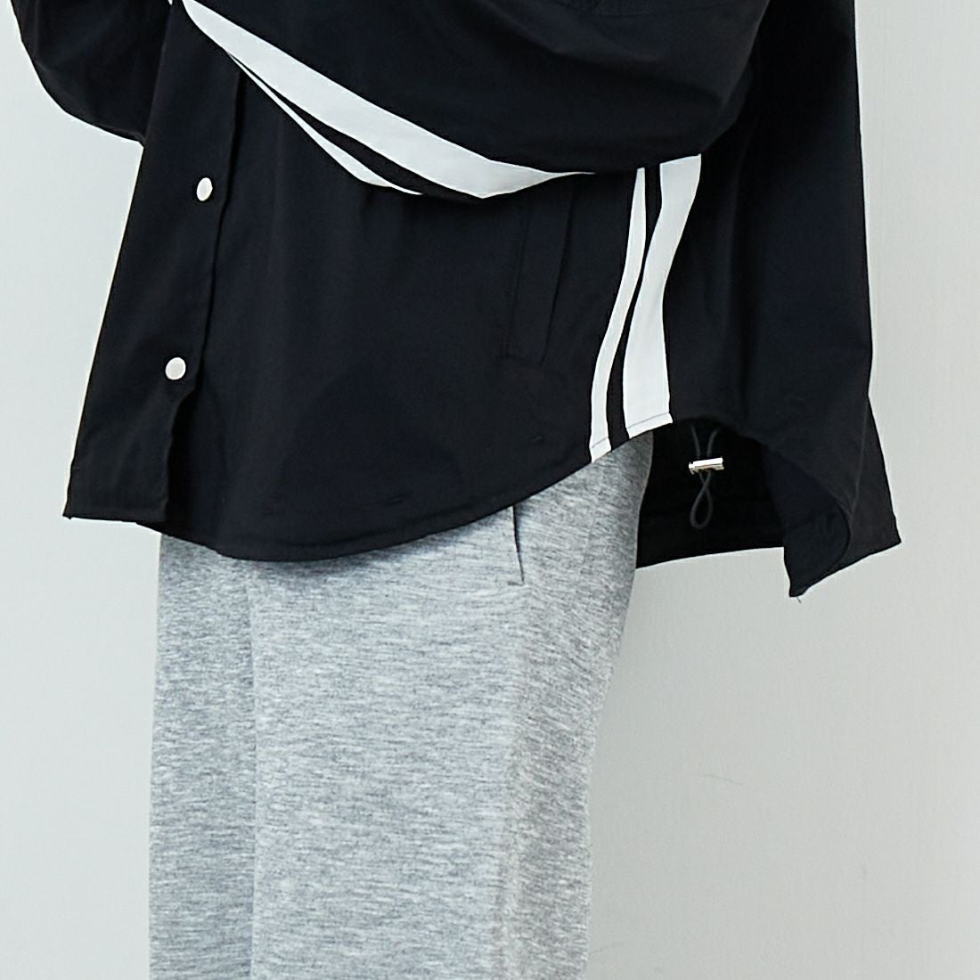 DIGNITE COLLIER [ディニテコリエ] サイドライン シャツブルゾン [80256120] 004 ﾌﾞﾗｯｸ &&モデル身長：162cm 着用サイズ：F&&