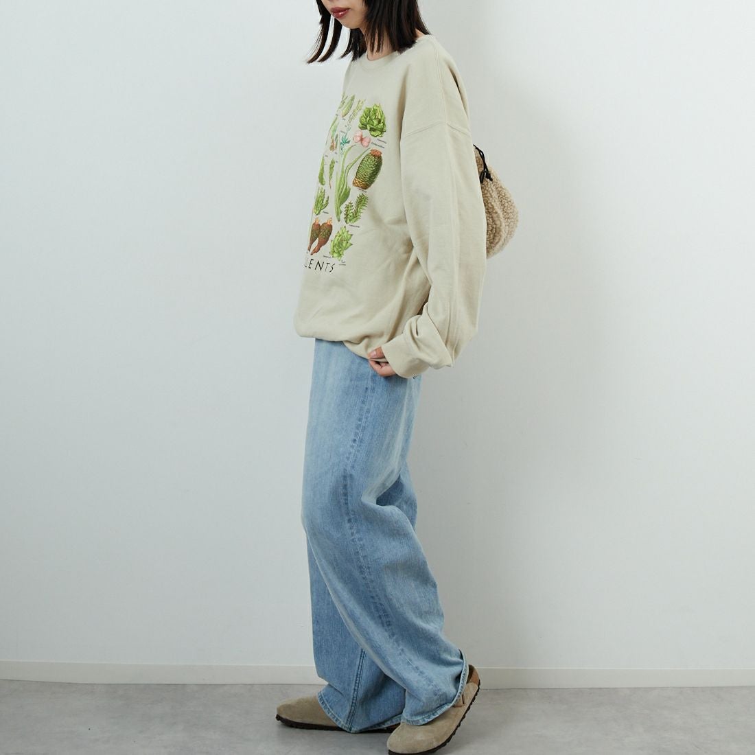 Atalas Screen Printing [アトラス スクリーン プリンティング] サキュレントプリントスウェット [SUCCULENTS] SAND &&モデル身長：162cm 着用サイズ：L&&