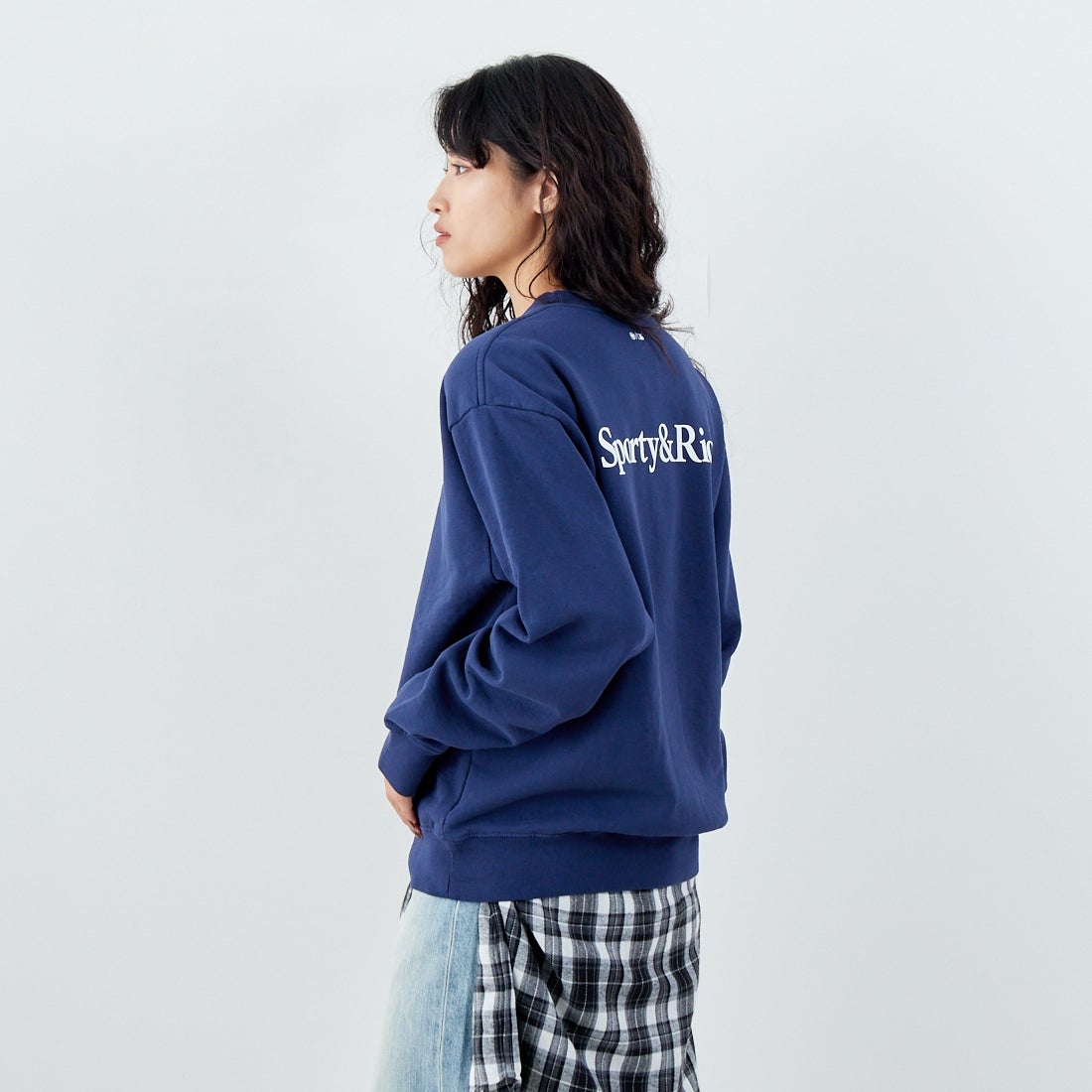 Sporty&Rich [スポーティアンドリッチ] NY セリフロゴクルーネックスウェット [ST071623631] DK.NAVY &&モデル身長：162cm 着用サイズ：S&&