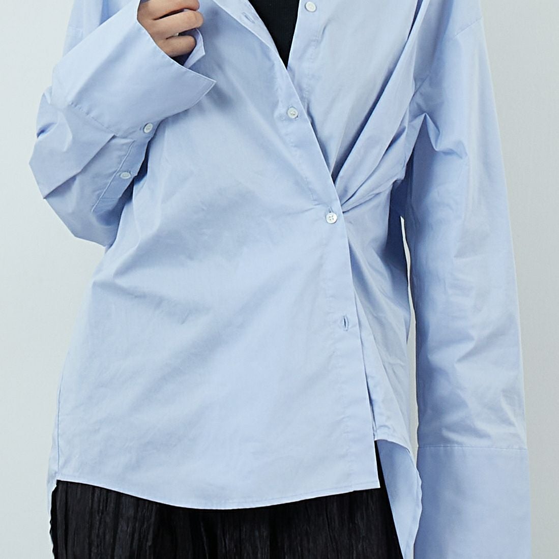 CHIGNON [シニヨン] 2WAYプリントシャツ [1555-219KK] SAX &&モデル身長：162cm 着用サイズ：F&&