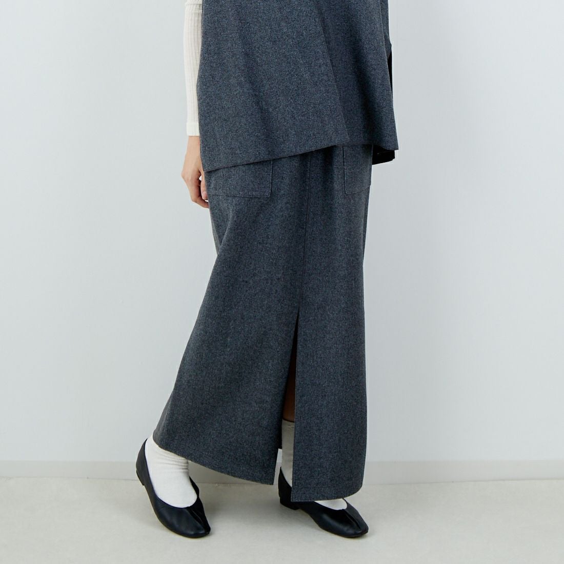 CHIGNON [シニヨン] ダブルフェイスジャージスカート [2855-212KK] CHARCOAL &&モデル身長：162cm 着用サイズ：F&&