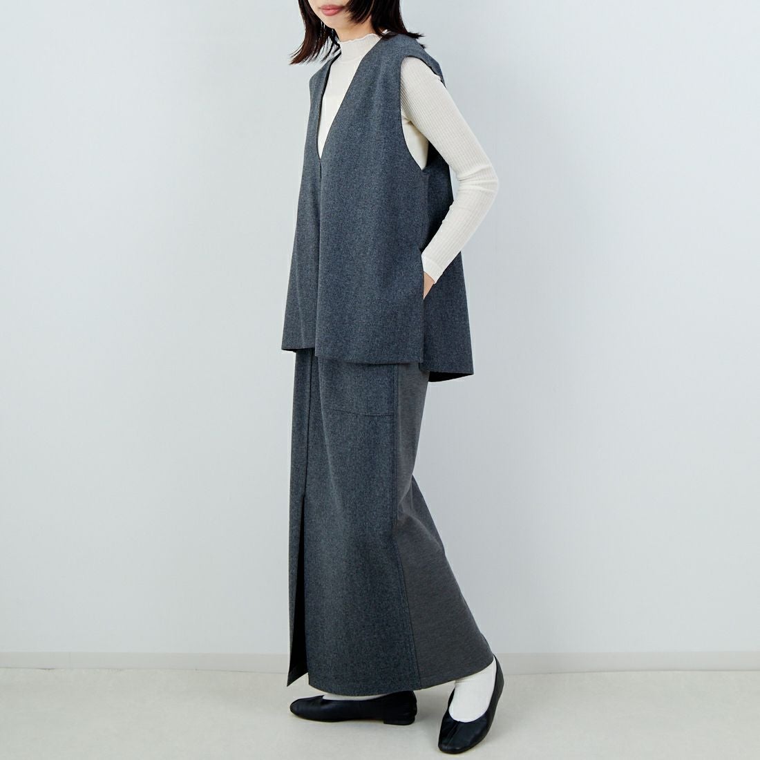 CHIGNON [シニヨン] ダブルフェイスジャージスカート [2855-212KK] CHARCOAL &&モデル身長：162cm 着用サイズ：F&&