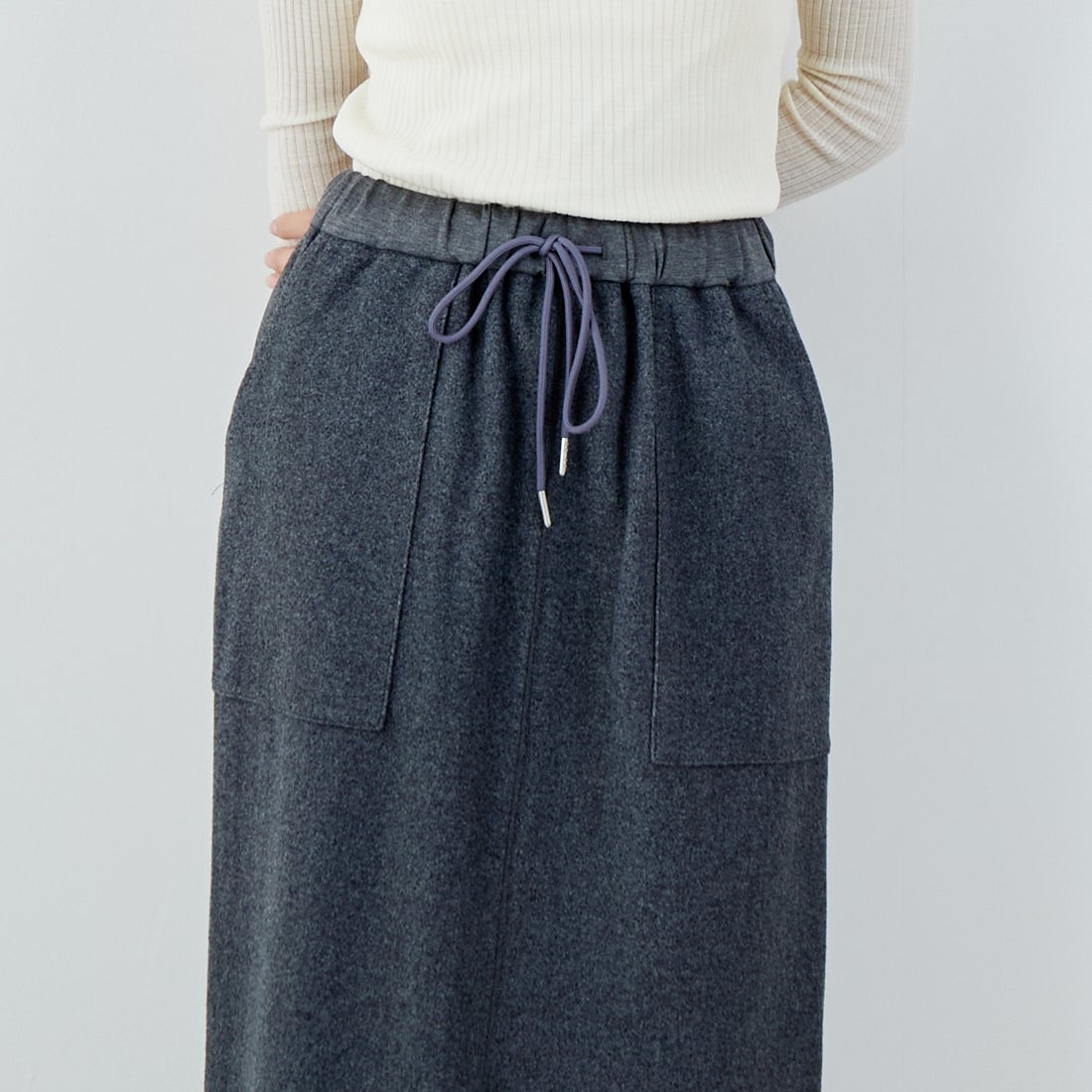 CHIGNON [シニヨン] ダブルフェイスジャージスカート [2855-212KK] CHARCOAL &&モデル身長：162cm 着用サイズ：F&&