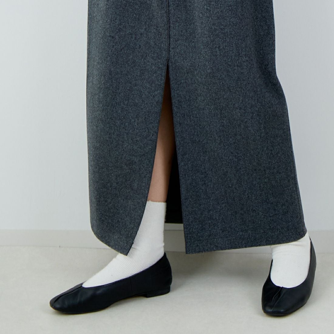 CHIGNON [シニヨン] ダブルフェイスジャージスカート [2855-212KK] CHARCOAL &&モデル身長：162cm 着用サイズ：F&&