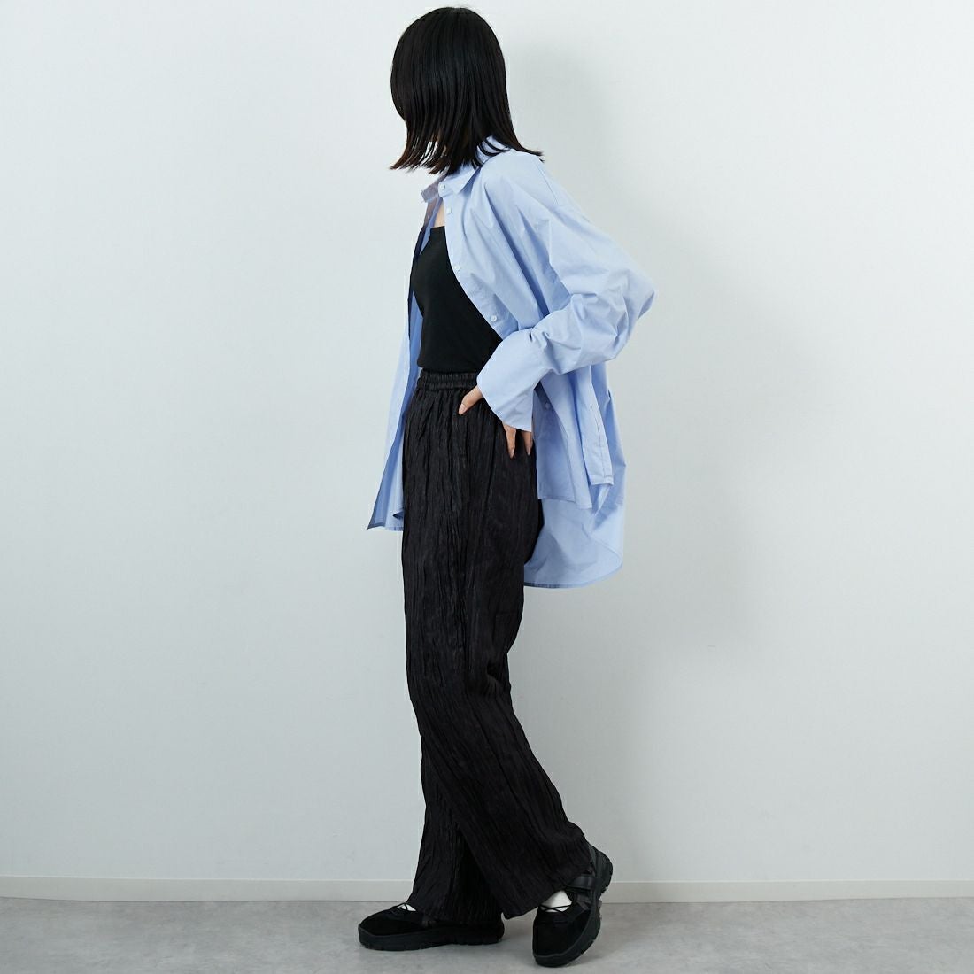 CHIGNON [シニヨン] シャイニーワッシャーパンツ [3655-264BZ] BLACK &&モデル身長：162cm 着用サイズ：F&&