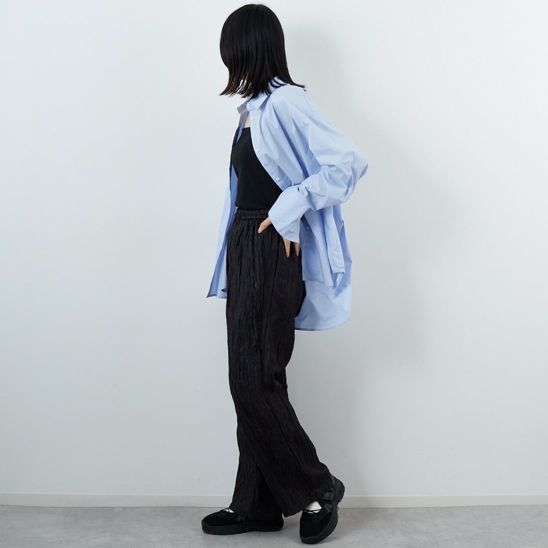 CHIGNON [シニヨン] シャイニーワッシャーパンツ [3655-264BZ] BLACK &&モデル身長：162cm 着用サイズ：F&&