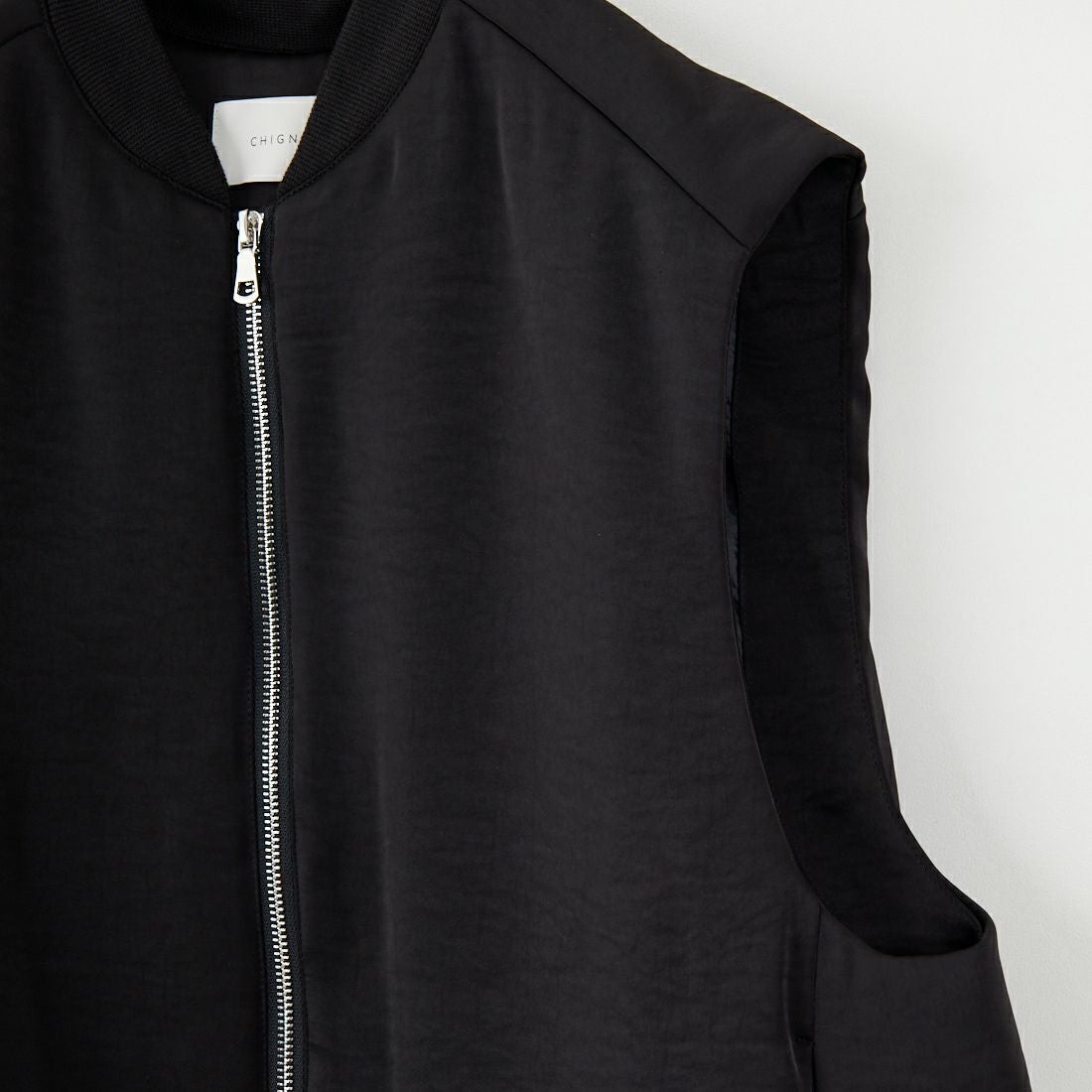 CHIGNON [シニヨン] サテンパフィーベスト [4655-252MK] BLACK
