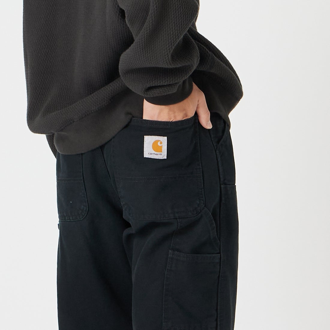 carhartt WIP [カーハートダブリューアイピー] ダブルニーパンツ [I034796] BLACK &&モデル身長：175cm 着用サイズ：30&&