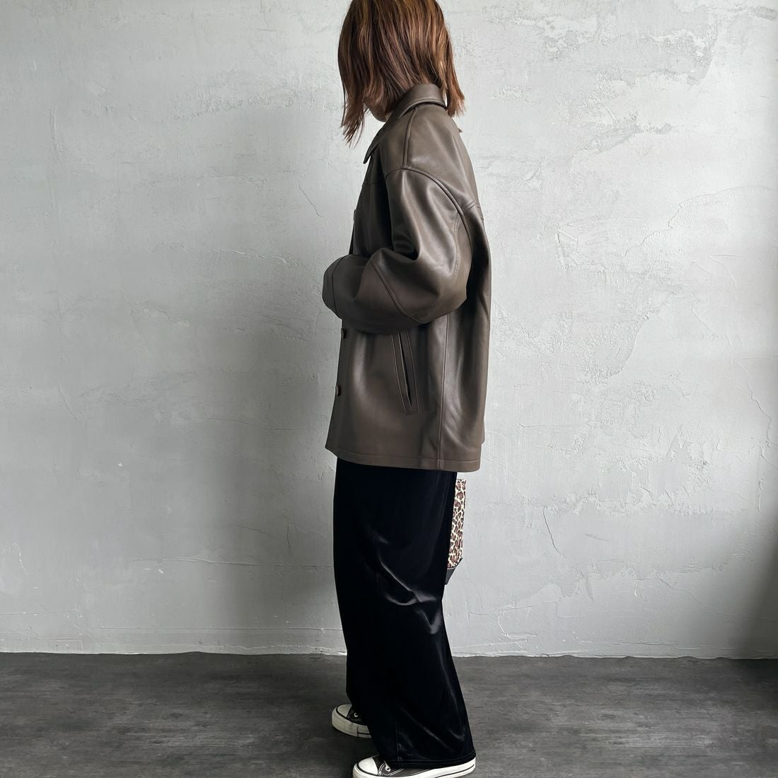 Jeans Factory Clothes [ジーンズファクトリークローズ] スリーブデザイン フェイクレザージャケット [25478-HN] BROWN &&モデル身長：158cm 着用サイズ：F&&