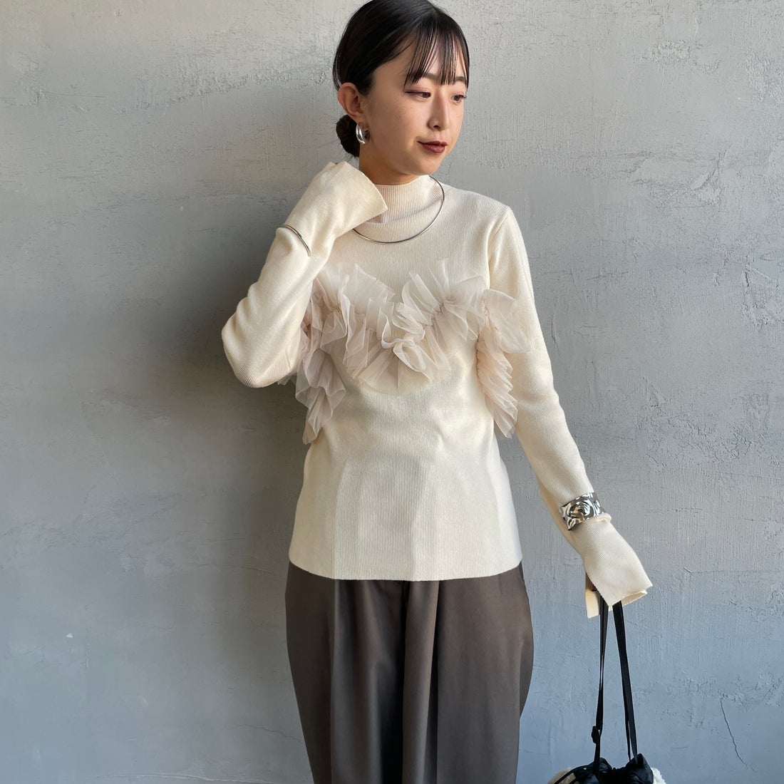 nenom [ネノム] マルチWAY チュールドッキングニットプルオーバー [NE25131042] 02 OFF &&モデル身長：150cm 着用サイズ：F&&