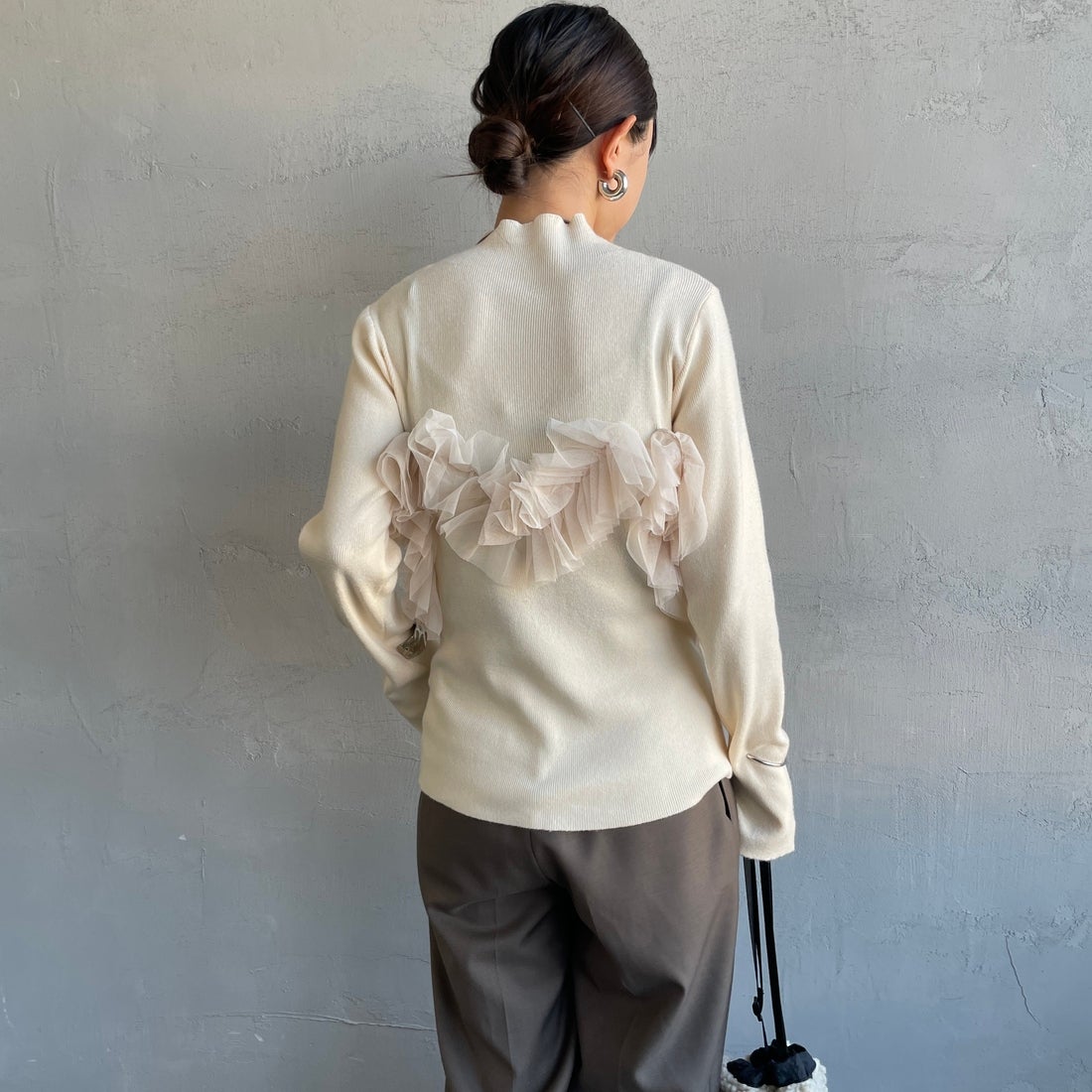 nenom [ネノム] マルチWAY チュールドッキングニットプルオーバー [NE25131042] 02 OFF &&モデル身長：150cm 着用サイズ：F&&