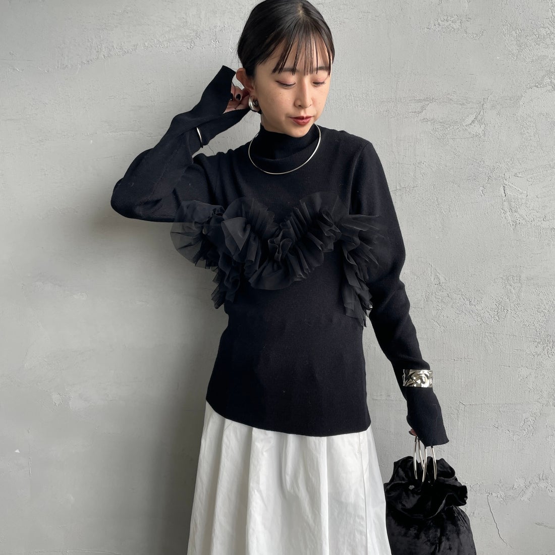 nenom [ネノム] マルチWAY チュールドッキングニットプルオーバー [NE25131042] 09 BLACK &&モデル身長：150cm 着用サイズ：F&&