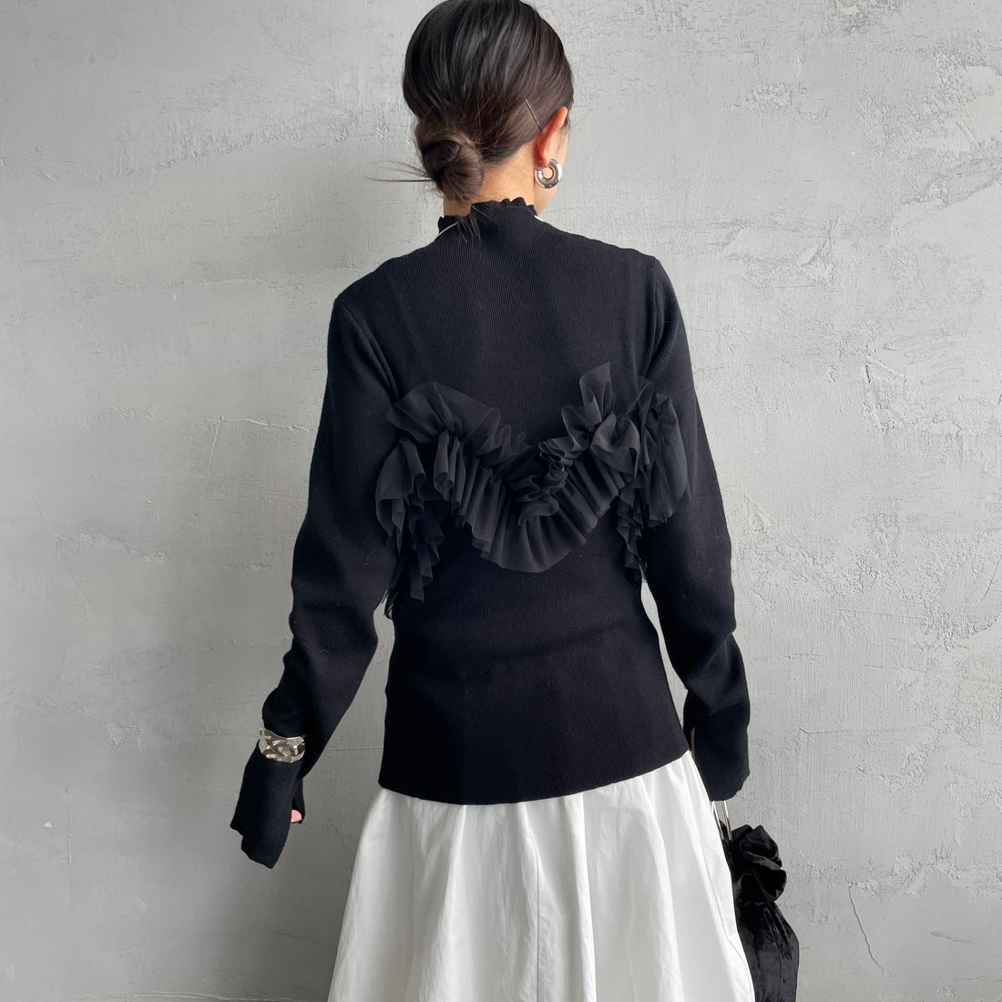 nenom [ネノム] マルチWAY チュールドッキングニットプルオーバー [NE25131042] 09 BLACK &&モデル身長：150cm 着用サイズ：F&&