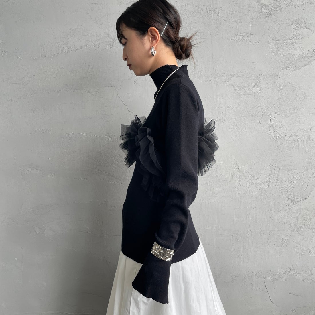 nenom [ネノム] マルチWAY チュールドッキングニットプルオーバー [NE25131042] 09 BLACK &&モデル身長：150cm 着用サイズ：F&&