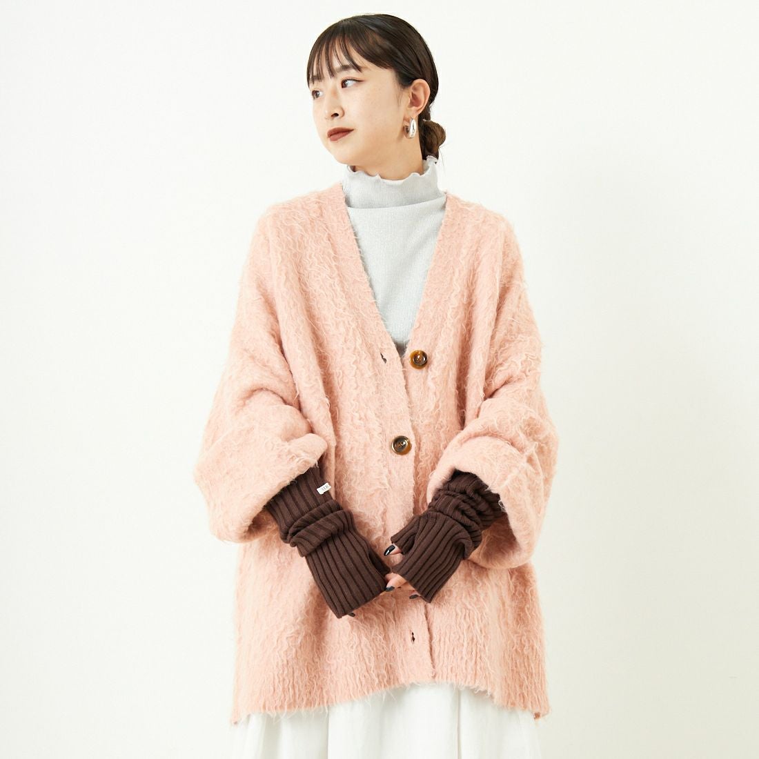 nenom [ネノム] シャギーニット Vネックカーディガン [NE25131037] 41 PINK &&モデル身長：150cm 着用サイズ：F&&