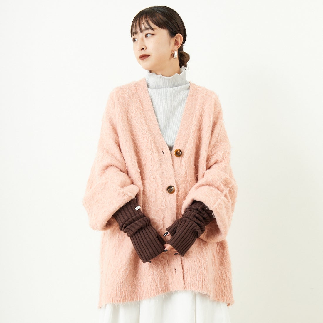 nenom [ネノム] シャギーニット Vネックカーディガン [NE25131037] 41 PINK &&モデル身長：150cm 着用サイズ：F&&