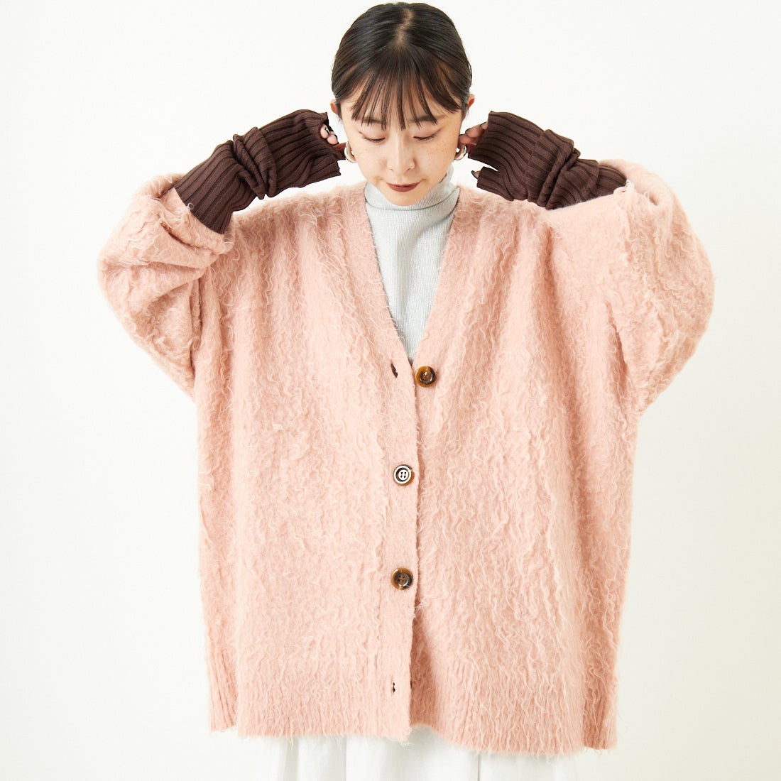 nenom [ネノム] シャギーニット Vネックカーディガン [NE25131037] 41 PINK &&モデル身長：150cm 着用サイズ：F&&