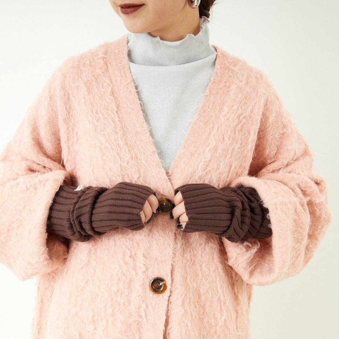 nenom [ネノム] シャギーニット Vネックカーディガン [NE25131037] 41 PINK &&モデル身長：150cm 着用サイズ：F&&