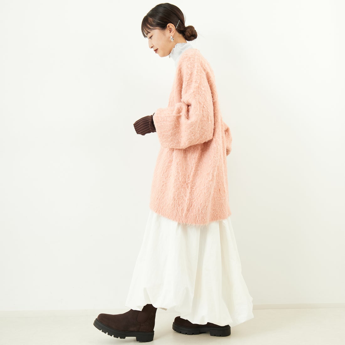 nenom [ネノム] シャギーニット Vネックカーディガン [NE25131037] 41 PINK &&モデル身長：150cm 着用サイズ：F&&