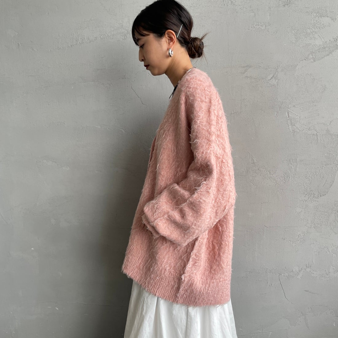 nenom [ネノム] シャギーニット Vネックカーディガン [NE25131037] 41 PINK &&モデル身長：150cm 着用サイズ：F&&