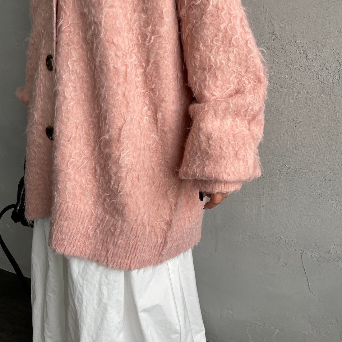 nenom [ネノム] シャギーニット Vネックカーディガン [NE25131037] 41 PINK &&モデル身長：150cm 着用サイズ：F&&