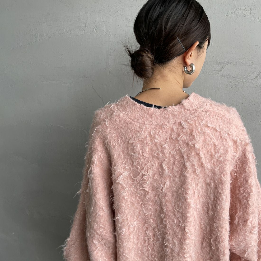 nenom [ネノム] シャギーニット Vネックカーディガン [NE25131037] 41 PINK &&モデル身長：150cm 着用サイズ：F&&