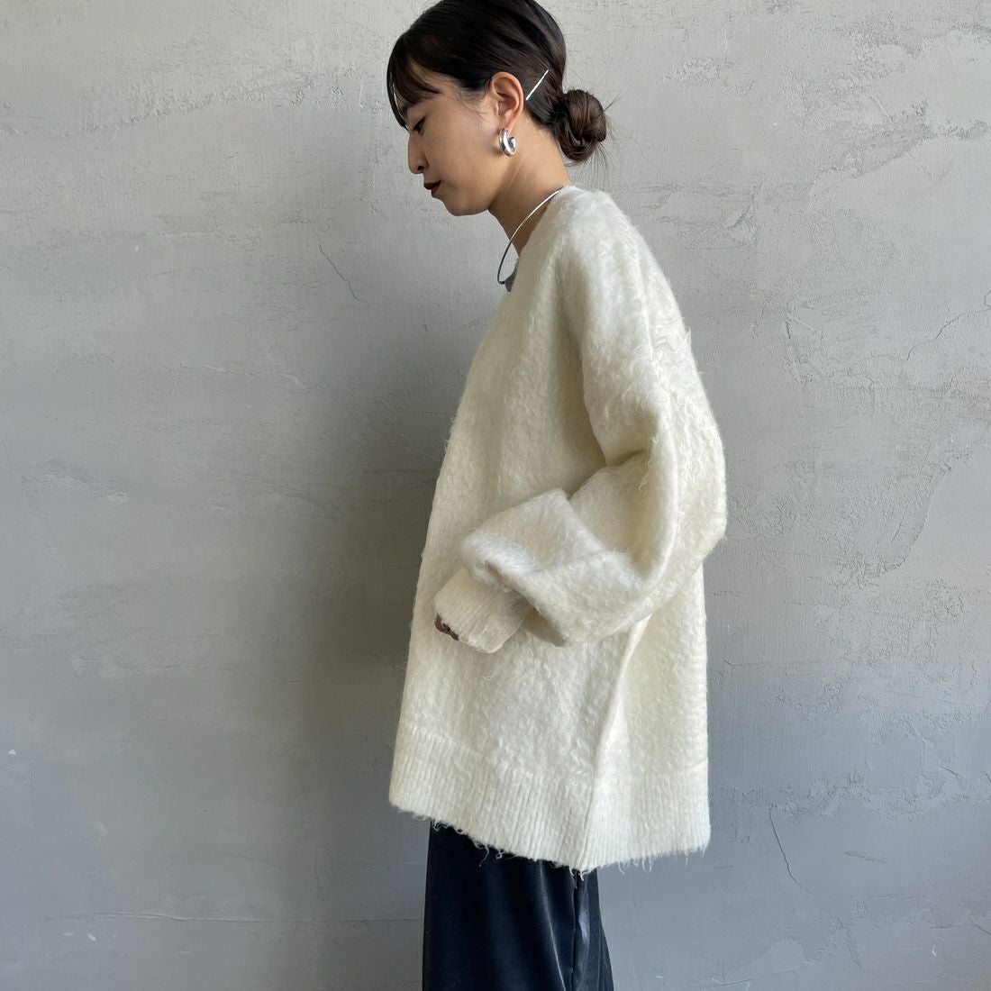 nenom [ネノム] シャギーニット Vネックカーディガン [NE25131037] 02 OFF &&モデル身長：150cm 着用サイズ：F&&