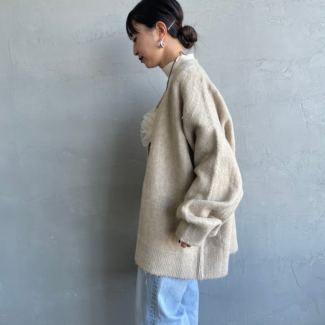 nenom [ネノム] シャギーニット Vネックカーディガン [NE25131037] 22 BEIGE &&モデル身長：150cm 着用サイズ：F&&