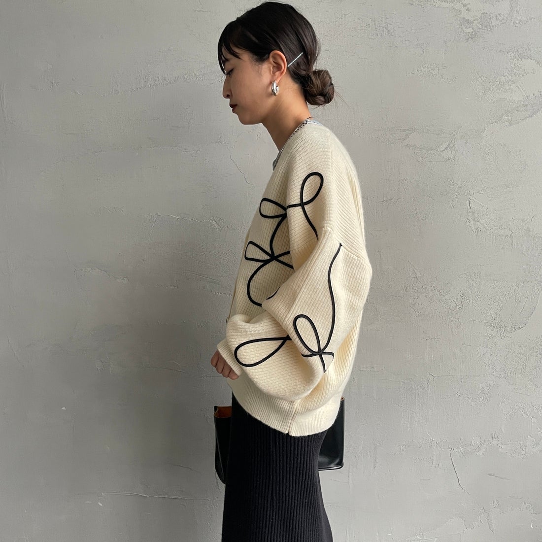 nenom [ネノム] コード刺繍 Vネックニットカーディガン [NE25131038] 02 OFF &&モデル身長：150cm 着用サイズ：F&&