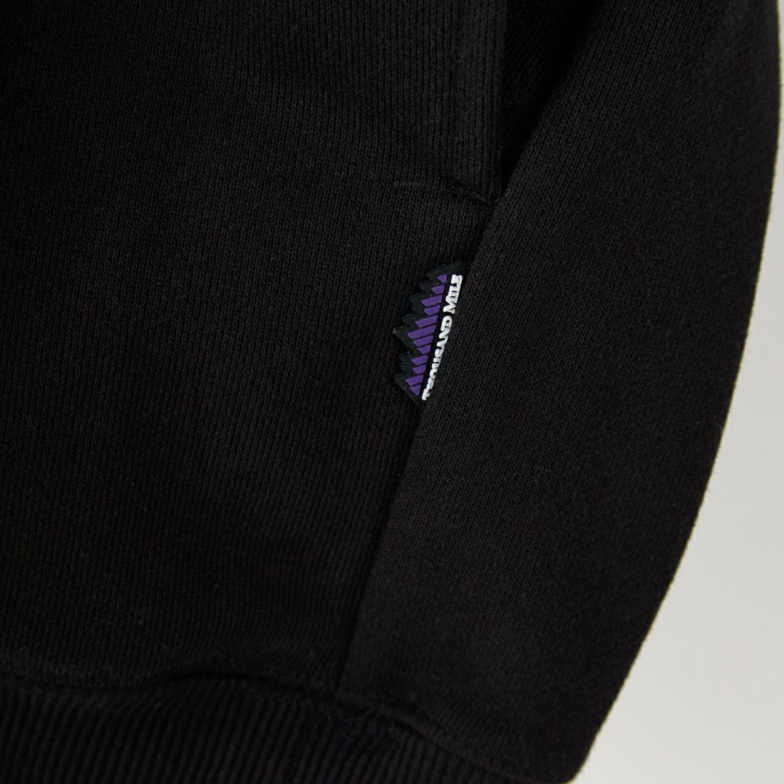 THOUSAND MILE [サウザンド マイル] 別注 バックプリント クルーネックスウェット [TM252UK50520-JF] 09 BLACK