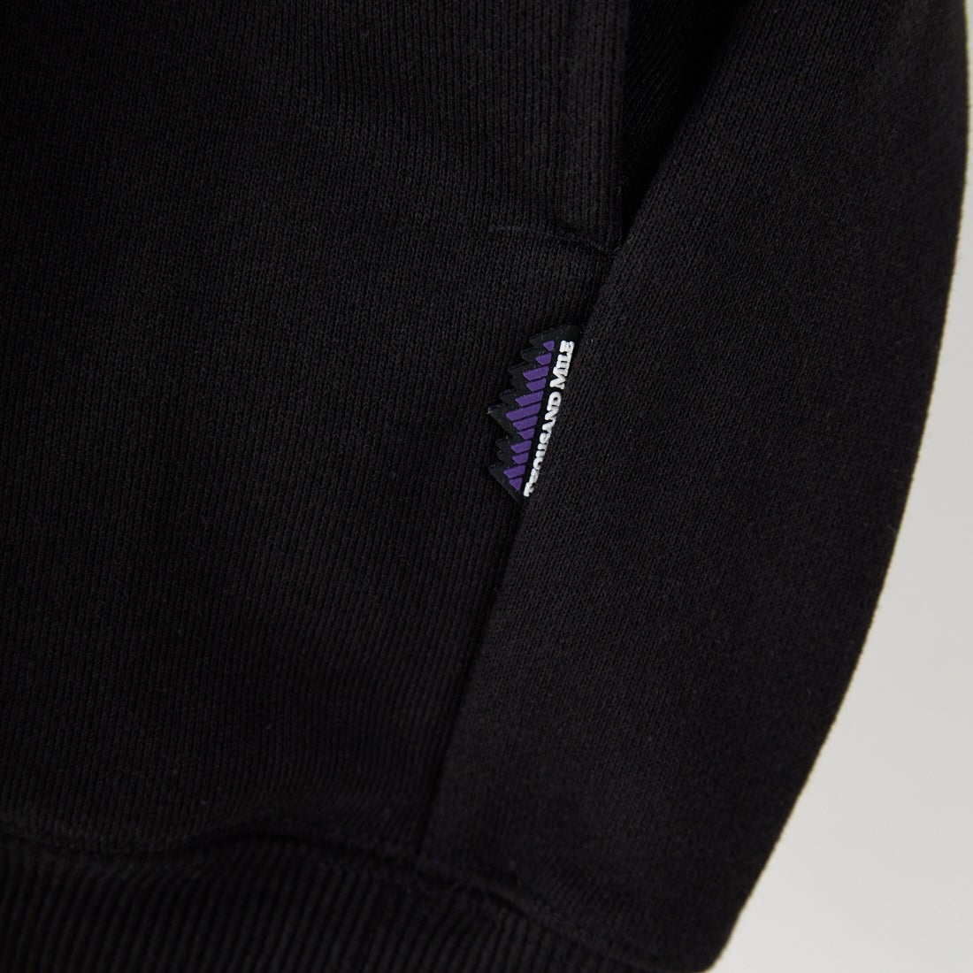 THOUSAND MILE [サウザンド マイル] 別注 バックプリント クルーネックスウェット [TM252UK50520-JF] 09 BLACK