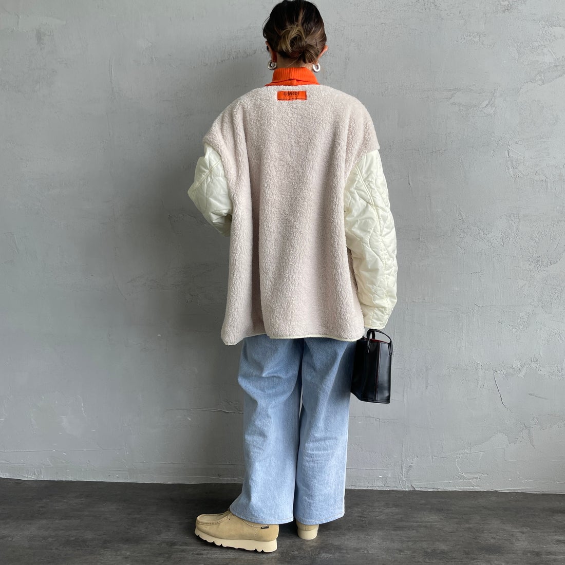 UNIVERSAL OVERALL [ユニバーサルオーバーオール] 別注 ボア切替 キルティングジャケット [U2532451IN-JF] IVORY &&モデル身長：150cm 着用サイズ：F&&