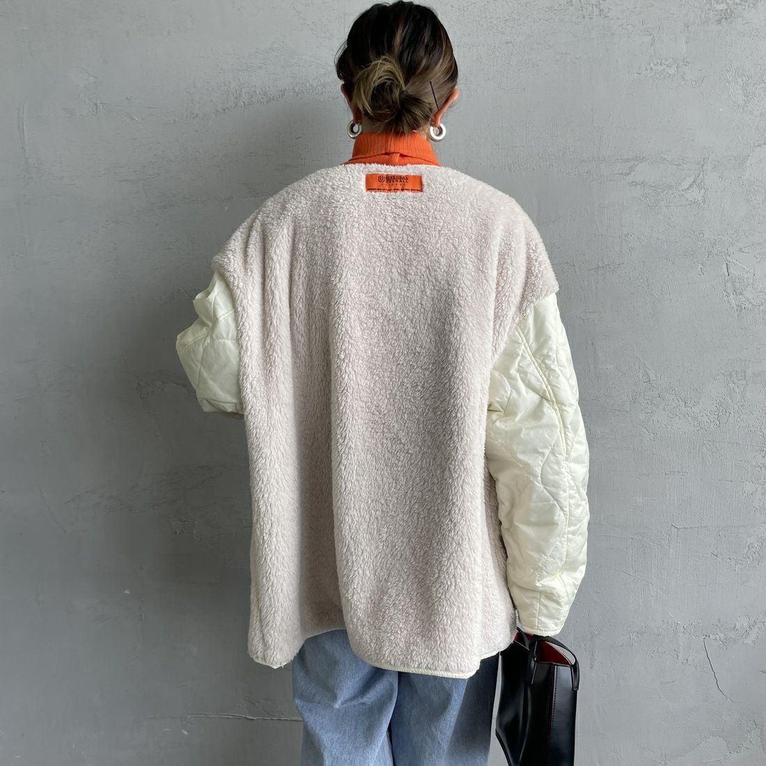 UNIVERSAL OVERALL [ユニバーサルオーバーオール] 別注 ボア切替 キルティングジャケット [U2532451IN-JF] IVORY &&モデル身長：150cm 着用サイズ：F&&