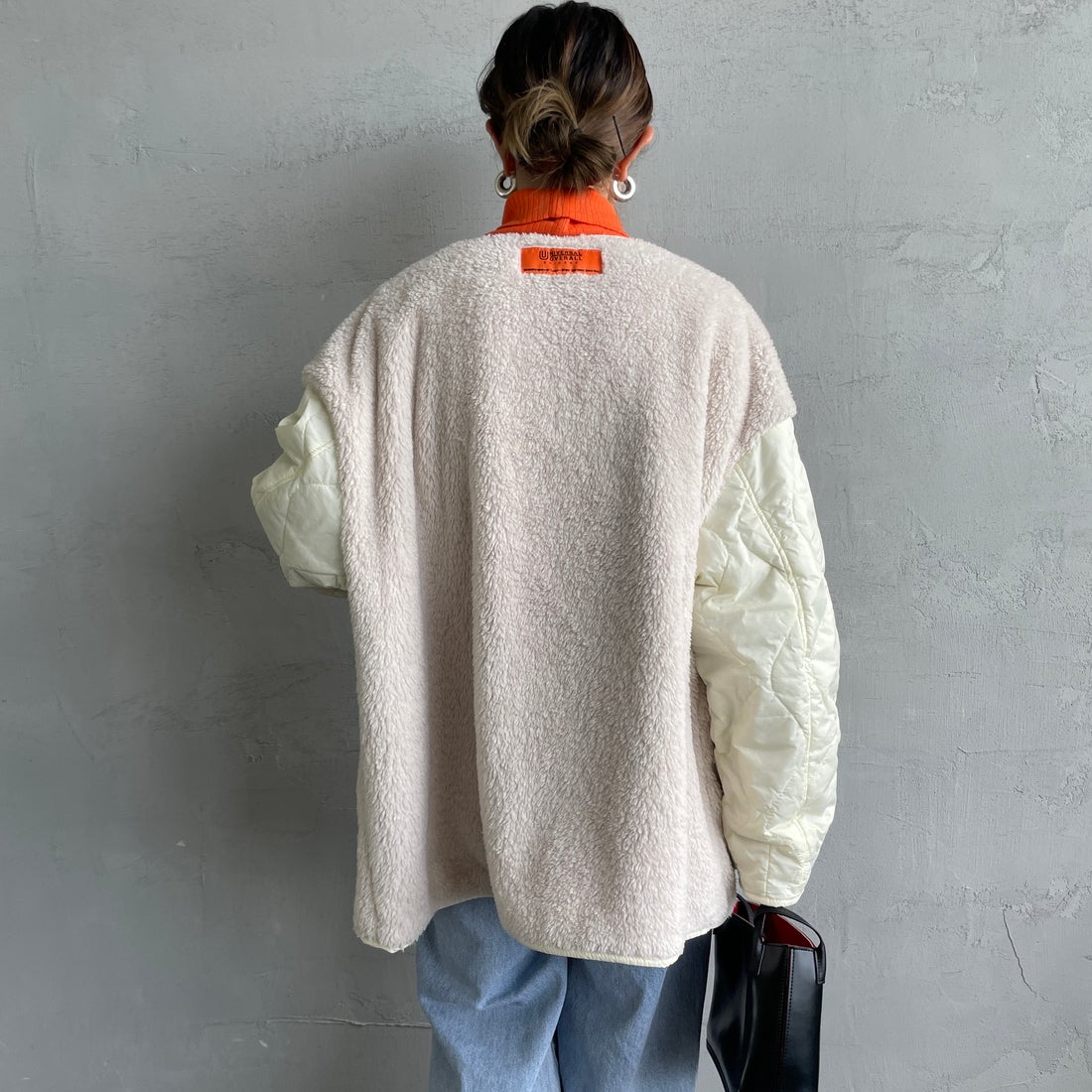 UNIVERSAL OVERALL [ユニバーサルオーバーオール] 別注 ボア切替 キルティングジャケット [U2532451IN-JF] IVORY &&モデル身長：150cm 着用サイズ：F&&