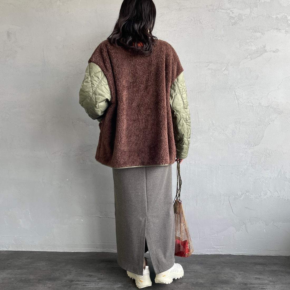 UNIVERSAL OVERALL [ユニバーサルオーバーオール] 別注 ボア切替 キルティングジャケット [U2532451IN-JF] KHAKI &&モデル身長：160cm 着用サイズ：F&&