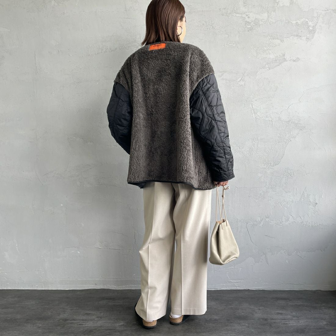 UNIVERSAL OVERALL [ユニバーサルオーバーオール] 別注 ボア切替 キルティングジャケット [U2532451IN-JF] BLACK &&モデル身長：159cm 着用サイズ：F&&