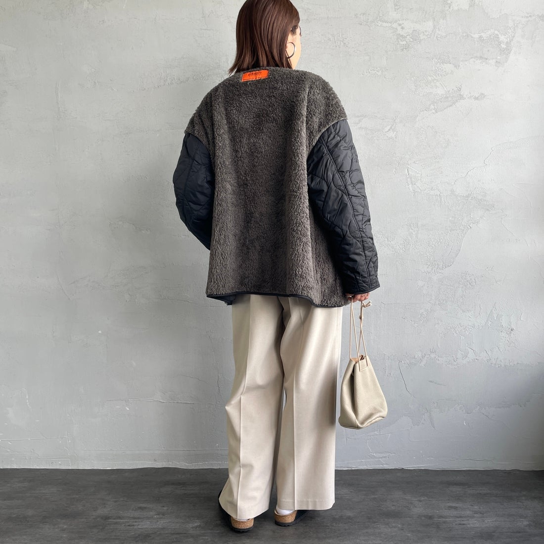 UNIVERSAL OVERALL [ユニバーサルオーバーオール] 別注 ボア切替 キルティングジャケット [U2532451IN-JF] BLACK &&モデル身長：159cm 着用サイズ：F&&