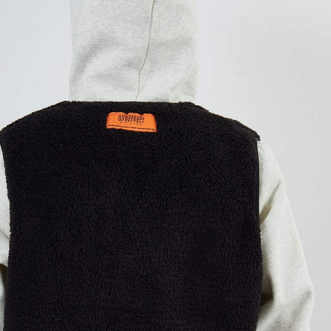 UNIVERSAL OVERALL [ユニバーサルオーバーオール] 別注 リバーシブルボアベスト [U2531401IN-JF] BLACK &&モデル身長：168cm 着用サイズ：M&&