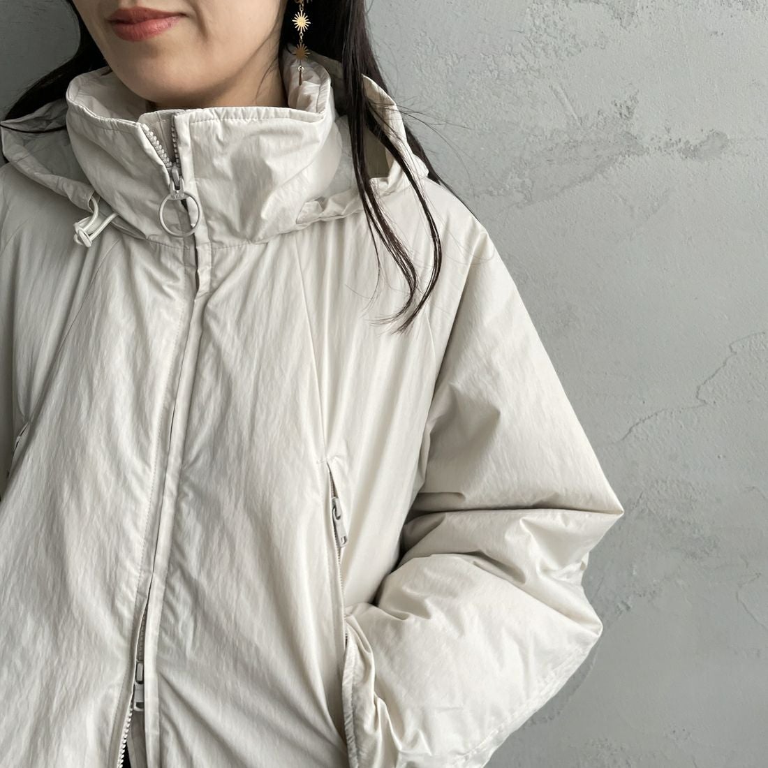 WILD THINGS [ワイルドシングス] ウィメンズ ハッピージャケット [WTL25102SK] CEMENT &&モデル身長：160cm 着用サイズ：M&&