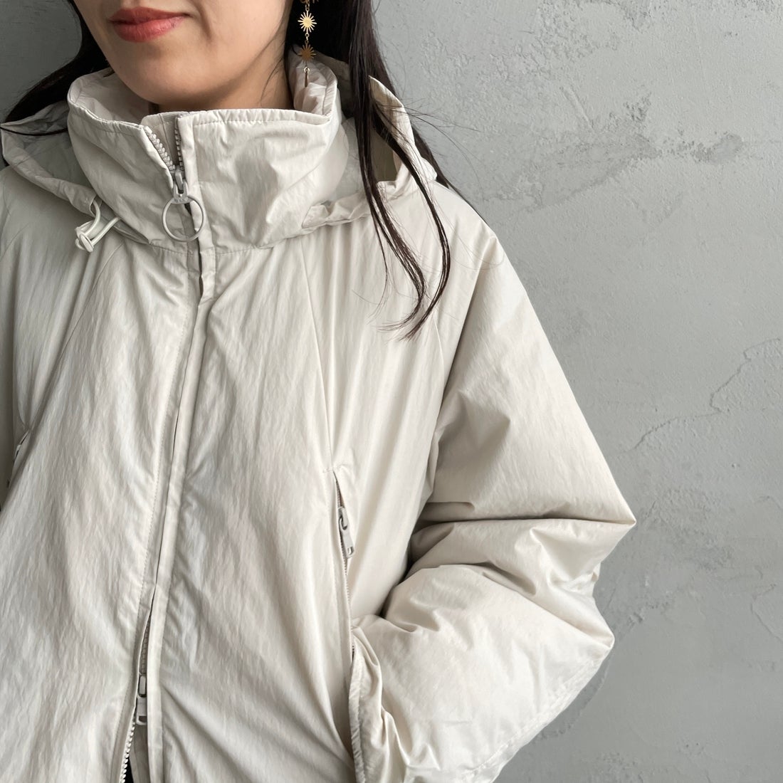 WILD THINGS [ワイルドシングス] ウィメンズ ハッピージャケット [WTL25102SK] CEMENT &&モデル身長：160cm 着用サイズ：M&&