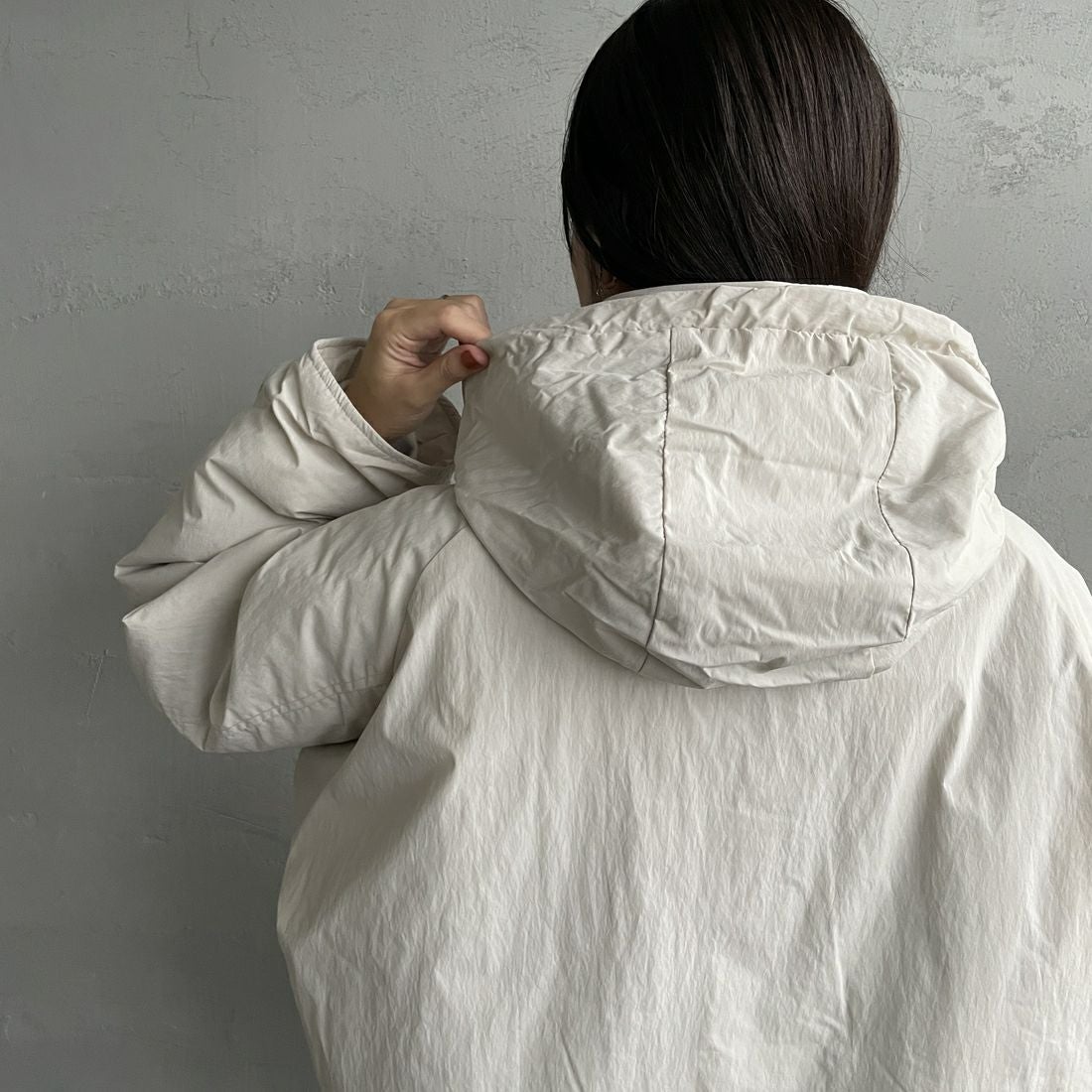 WILD THINGS [ワイルドシングス] ウィメンズ ハッピージャケット [WTL25102SK] CEMENT &&モデル身長：160cm 着用サイズ：M&&